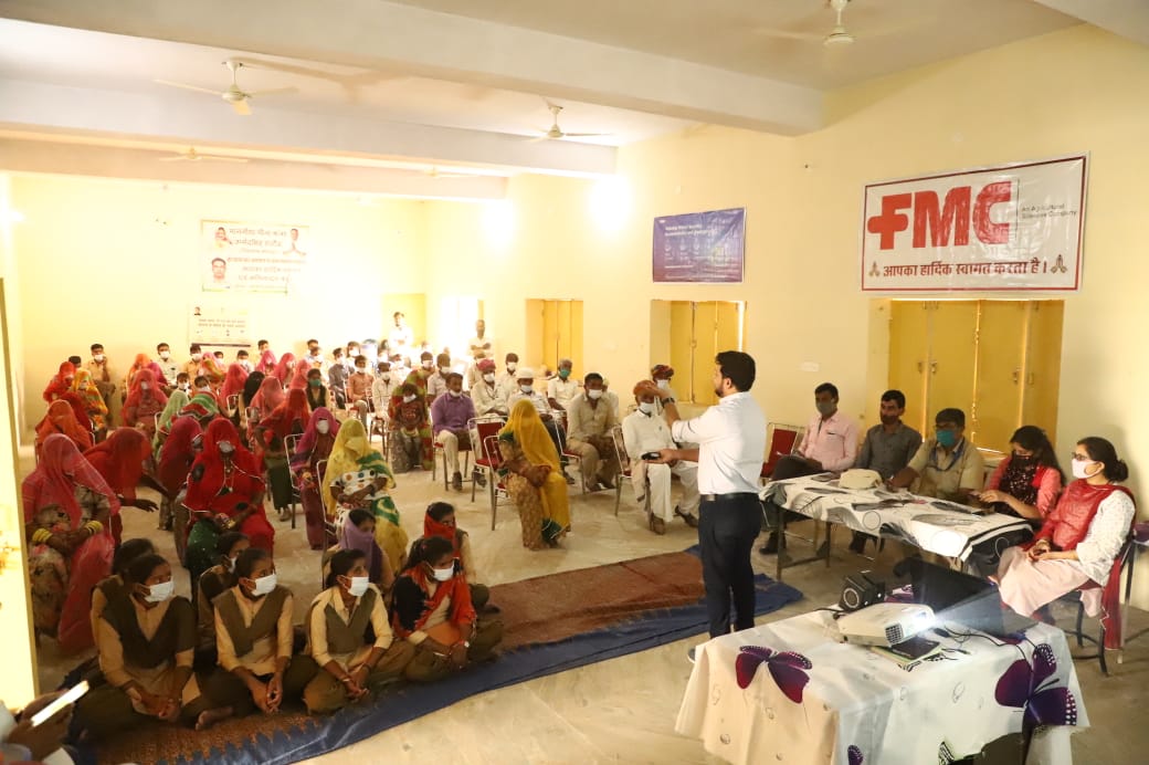 fmcapac's tweet photo. To celebrate #WorldWaterDay, FMC engaged with more than 14,000 in the farming community across India to promote water stewardship in agriculture and to share best practices on farm sustainability. FMC also took the chance to highlight the importance of safe drinking water. https://t.co/iKiQodW5SU