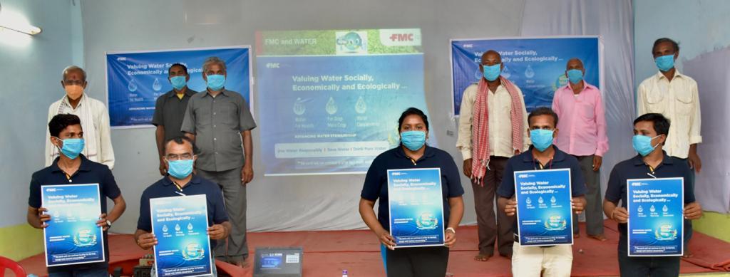 fmcapac's tweet photo. To celebrate #WorldWaterDay, FMC engaged with more than 14,000 in the farming community across India to promote water stewardship in agriculture and to share best practices on farm sustainability. FMC also took the chance to highlight the importance of safe drinking water. https://t.co/iKiQodW5SU