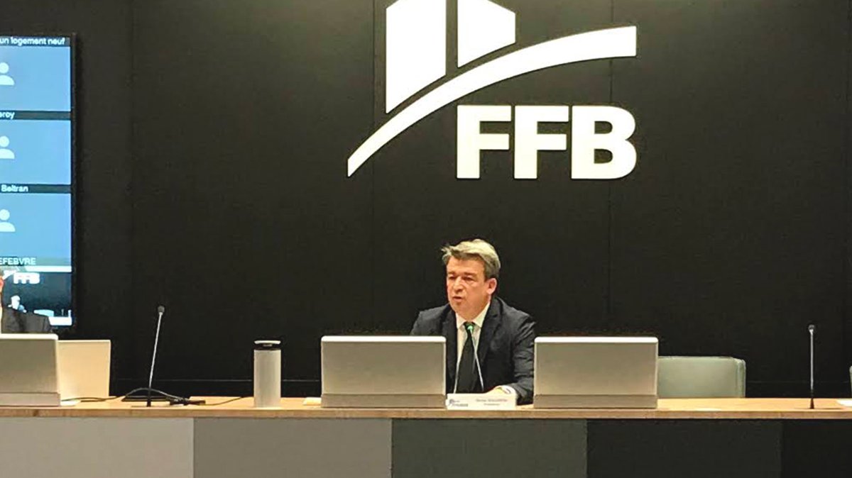 FFBatiment's tweet photo. 🎙 La conférence de presse vient de débuter.
@OSalleron fait le point sur la conjoncture et l'emploi dans le secteur du bâtiment.

#FFBConfDePresse #emploi #batiment https://t.co/UhM8lH06eJ
