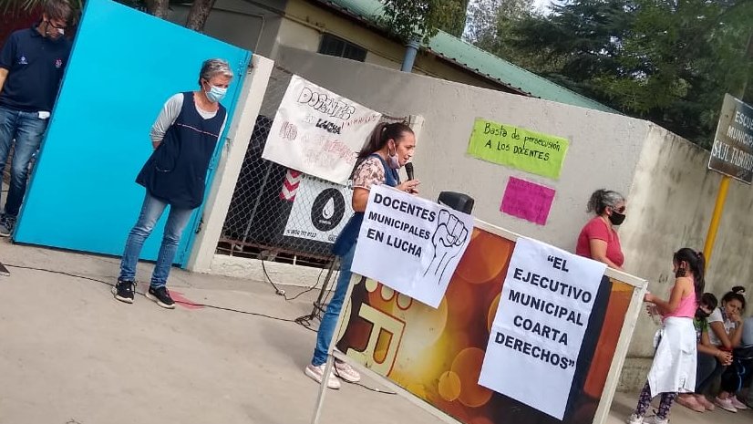 MarxLivre's tweet photo. @MartinLlaryora nos quitó tanto ,QUE HASTA NOS QUITÓ EL MIEDO. 
Vulnera derechos constitucionales
*Conectividad
*Infraestructura
*Seguridad 
*Vacunación
*Basta de Lista Negras
*Basta de saquear nuestro salario
#FerreyraNoPIEnsA
#LlaryoraPrecariza
#DocentesMunicipalesEnLucha https://t.co/R5eRSxZJB1
