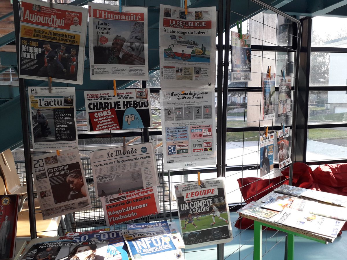 Doc_Gaudier's tweet photo. #SPME2021 #kiosquepresse aujourd'hui 3 séances de découverte de la presse avec #3pm 2 2de #bacpro #memnb 2 et #BTS #scbh 📰🗞 #lycéeGaudierBrzeska #CDI + expo extérieure réalisée par @Soycool0 C'est quoi l'info? https://t.co/h75iV0yQ8N
