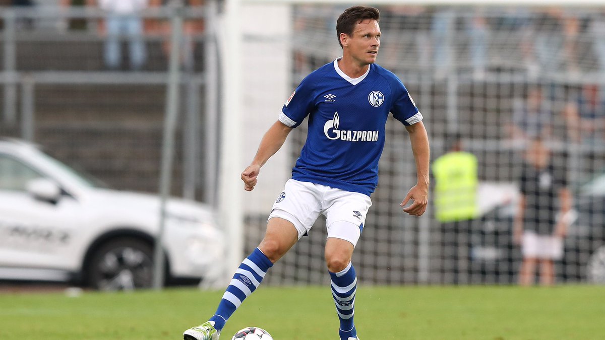 s04_es's tweet photo. ¡Muchas felicidades, Sascha #Riether! 🎉
#S04 | 🔵⚪️ | #FelizCumpleaños https://t.co/tDr8hihhtb