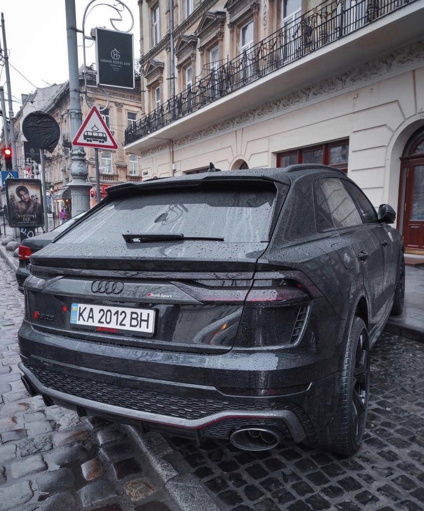 FastCarsWorld's tweet photo. Audi RSQ8 🦍 https://t.co/EyZNOuvXtf