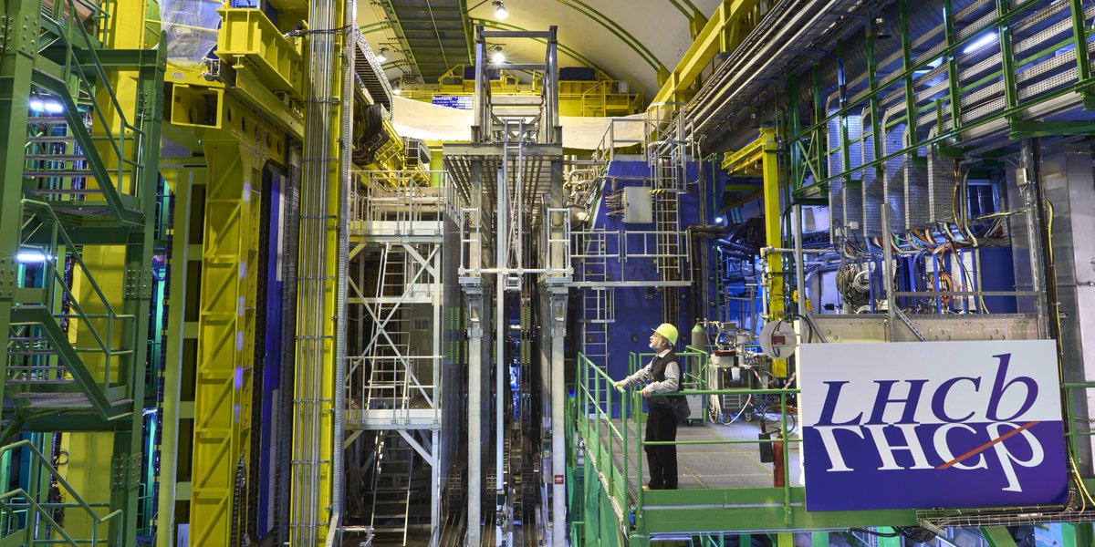 INFN (@infn_) on Twitter photo L’ultima campagna di analisi dati di <a href="/LHCbExperiment/">LHCb Experiment</a> suggerisce la possibile presenza di un fenomeno in disaccordo con il Modello Standard, la teoria di riferimento per la descrizione delle particelle elementari e delle loro interazioni.
➡️ home.infn.it/it/comunicazio… L’ultima campagna di analisi dati di <a href="/LHCbExperiment/">LHCb Experiment</a> suggerisce la possibile presenza di un fenomeno in disaccordo con il Modello Standard, la teoria di riferimento per la descrizione delle particelle elementari e delle loro interazioni.
➡️ home.infn.it/it/comunicazio…