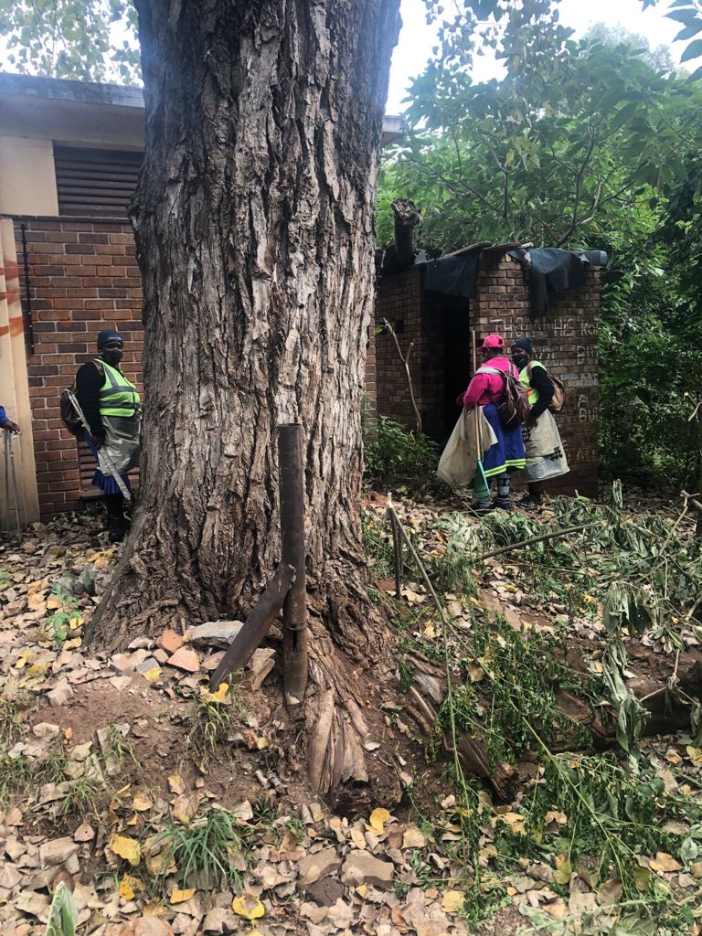 CleanerJoburg's tweet image. It’s important to keep the spaces around us clean.  This also ensures an element of safety in areas. #KleenaJoburgReloaded #ServiceDelivery @CityofJoburgZA @CityPowerJhb @mphomoerane