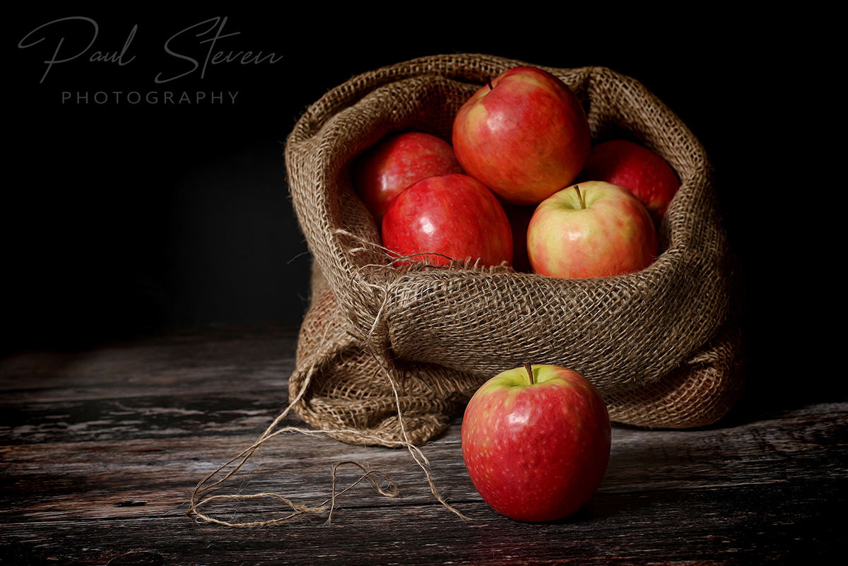 pstevenphotos's tweet photo. Still life of some delicious Pink Lady apples #foodphotoawards #foodphotography #pinklady #apple #pinkladyapple #stilllife #canonphotography #canonr6 https://t.co/YfVAw7wW5F