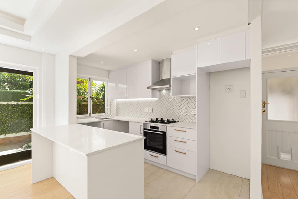 interiorfusionk's tweet photo. Sea Point Living ✨ 
#KitchenSpaces 
#HighGlossIcebergWhite 
#AtlasQuartzWorktops
#CustomKitchens
#BedroomCupboards 
#WhiteMelamine 
#ImpactEdge
#GoldHandles
#CustomClosets 
#HandlesInc
#PGBison 
#BlumSouthAfrica
#HomeRenovation
#InteriorFusionKitchens
#CapeTown https://t.co/41LLSBoy32