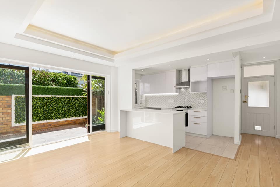 interiorfusionk's tweet photo. Sea Point Living ✨ 
#KitchenSpaces 
#HighGlossIcebergWhite 
#AtlasQuartzWorktops
#CustomKitchens
#BedroomCupboards 
#WhiteMelamine 
#ImpactEdge
#GoldHandles
#CustomClosets 
#HandlesInc
#PGBison 
#BlumSouthAfrica
#HomeRenovation
#InteriorFusionKitchens
#CapeTown https://t.co/41LLSBoy32