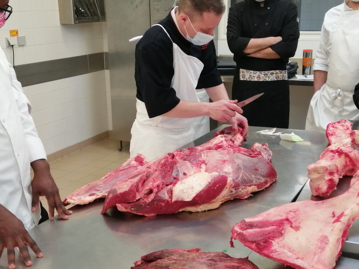 Interbev_PdL's tweet photo. Module de #formation viande bovine au GRETA à Cholet
➡️ Sensibilisation à la #boucherie, aux #cuissons basses températures, à la dégustation et à l'équilibre alimentaire 👩🏻🌾👨🏻🌾🥬🥩🥣
@GretaCFAPdL @MBT_49 #nutrition https://t.co/5TtRhJmxkp