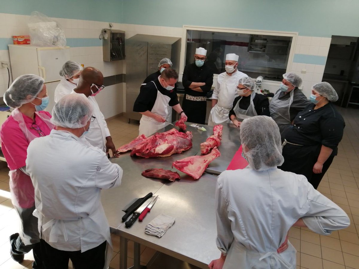 Interbev_PdL's tweet photo. Module de #formation viande bovine au GRETA à Cholet
➡️ Sensibilisation à la #boucherie, aux #cuissons basses températures, à la dégustation et à l'équilibre alimentaire 👩🏻🌾👨🏻🌾🥬🥩🥣
@GretaCFAPdL @MBT_49 #nutrition https://t.co/5TtRhJmxkp