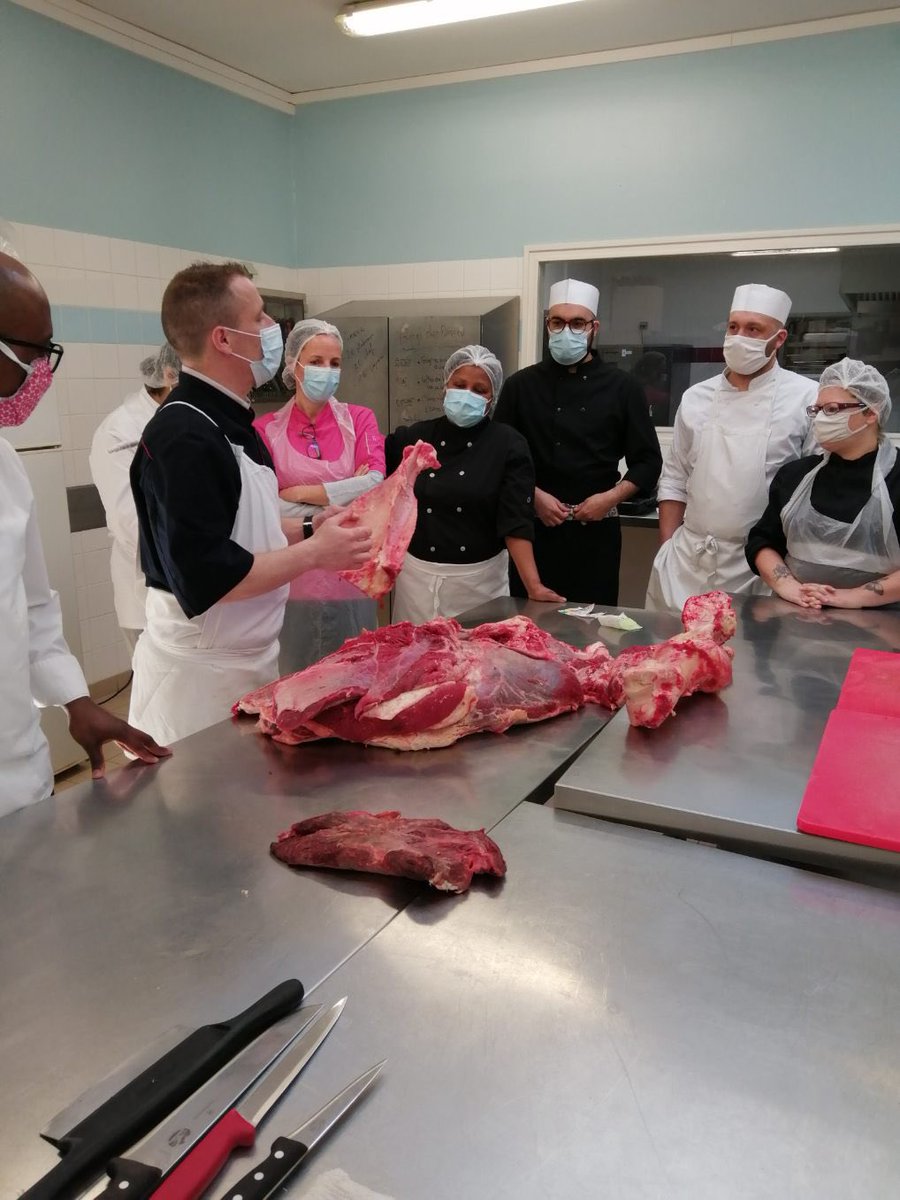 Interbev_PdL's tweet photo. Module de #formation viande bovine au GRETA à Cholet
➡️ Sensibilisation à la #boucherie, aux #cuissons basses températures, à la dégustation et à l'équilibre alimentaire 👩🏻🌾👨🏻🌾🥬🥩🥣
@GretaCFAPdL @MBT_49 #nutrition https://t.co/5TtRhJmxkp