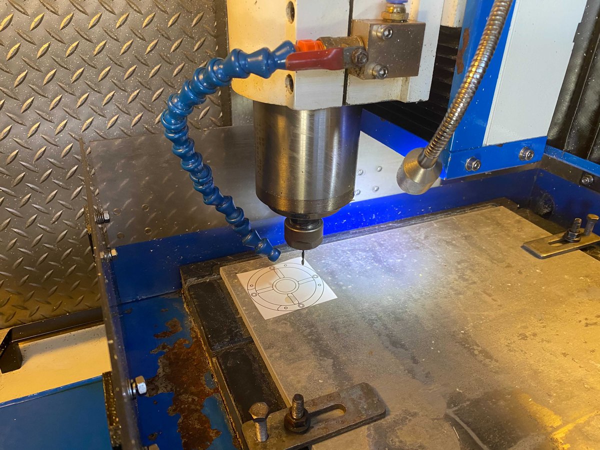 axiiio's tweet photo. Watching the CNC machine fabricate the first metal prototype of the keyhole quick-release clamp!
#3Dprinting #Manufacturing #camerarig #productengineering
#cameramotioncontrol #motioncontrol #bracket #cameraslider #motorizedslider
#Robotics https://t.co/Xtwss4vQWE