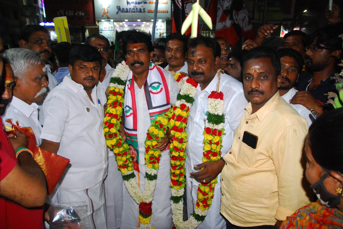 Jothimuthurama2's tweet photo. செல்லுமிடமெல்லாம் மக்களின் அன்பு மழை!
பெருகும் ஆதரவு வெள்ளம்!
வெற்றியின் ஒளி துலங்குகிறது! 🌱🌱🌱
#AssemblyElections2021
#maduraicentral
#admkfor2021
#VoteForADMK https://t.co/SQlN95e7KJ