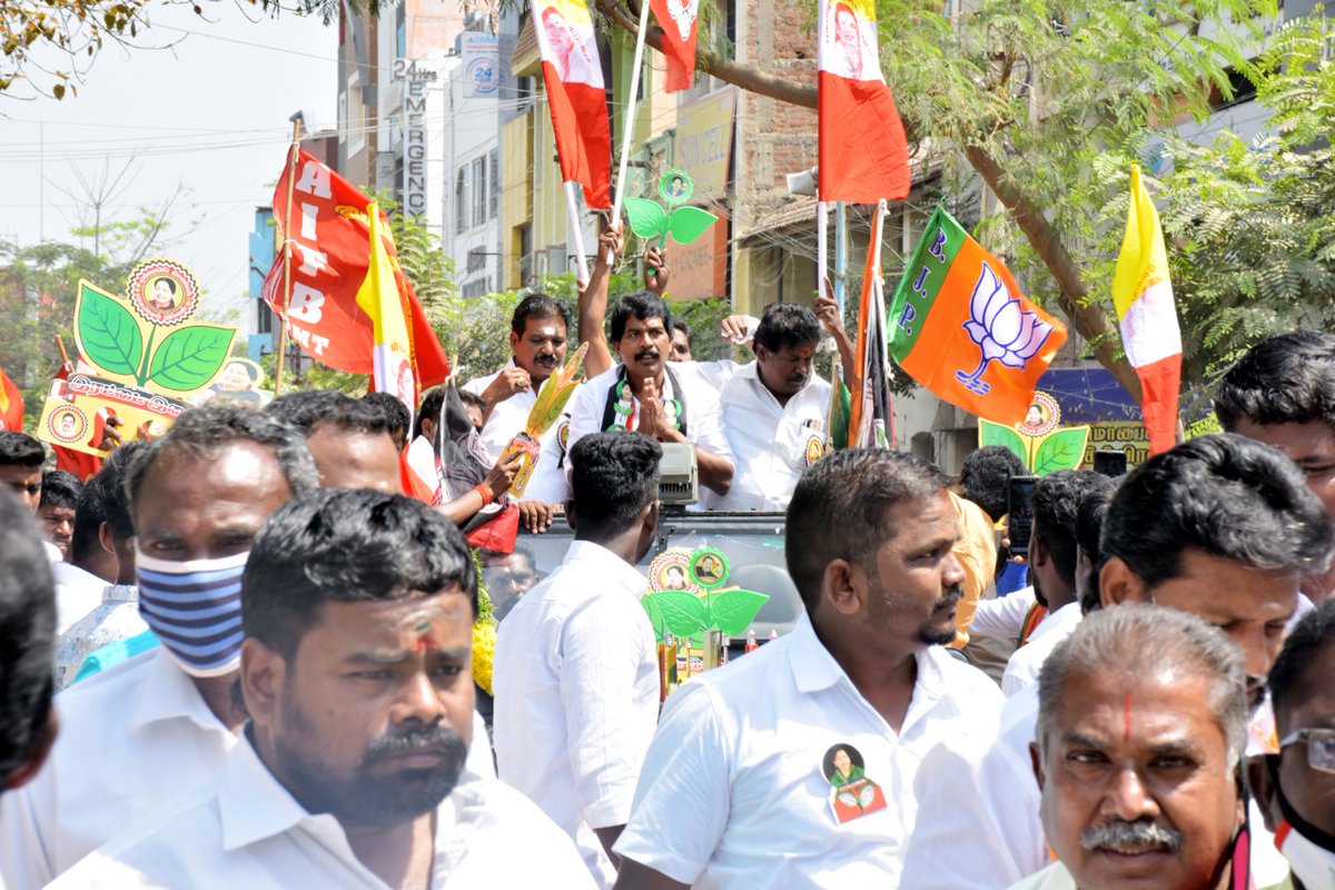 Jothimuthurama2's tweet photo. செல்லுமிடமெல்லாம் மக்களின் அன்பு மழை!
பெருகும் ஆதரவு வெள்ளம்!
வெற்றியின் ஒளி துலங்குகிறது! 🌱🌱🌱
#AssemblyElections2021
#maduraicentral
#admkfor2021
#VoteForADMK https://t.co/SQlN95e7KJ