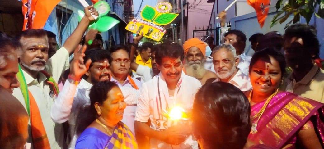 Jothimuthurama2's tweet photo. செல்லுமிடமெல்லாம் மக்களின் அன்பு மழை!
பெருகும் ஆதரவு வெள்ளம்!
வெற்றியின் ஒளி துலங்குகிறது! 🌱🌱🌱
#AssemblyElections2021
#maduraicentral
#admkfor2021
#VoteForADMK https://t.co/SQlN95e7KJ