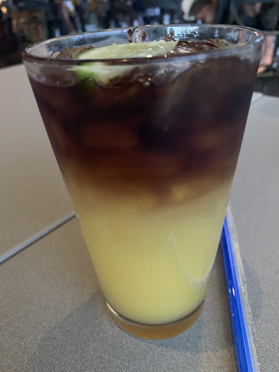 AkisHawaii1's tweet photo. マイタイの飲み比べです!
ロイヤル・ハワイアン・ホテルのmaitai barとシェラトン・ワイキキ・ホテルのRUMFIREです。
どちらも美味しゅうございましたー😋
#マイタイ #ロイヤルハワイアンホテル #maitaibar #シェラトンワイキキホテル #RUMFIRE #どちらも美味しい https://t.co/jsLLYYtmhk