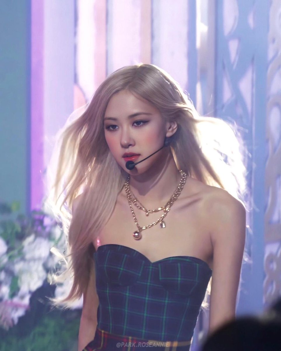 roses_indo's tweet photo. Dia sangat cantik 🥰
@BLACKPINK @ygofficialblink
#BLACKPINK #Rosé #로제 #블랙핑크 #CongratulationsROSE https://t.co/3tNZT491Ra