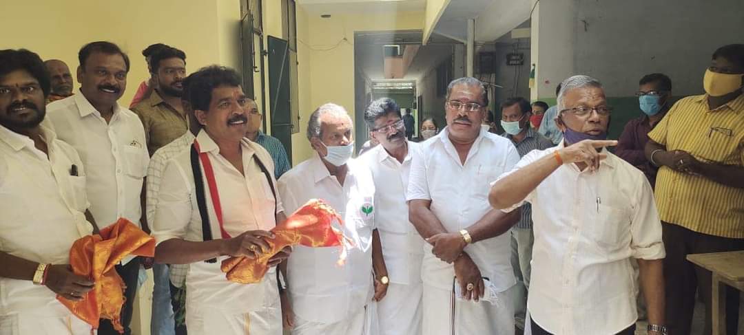 Jothimuthurama2's tweet photo. மதுரை மங்கையர்கரசி கலைக்கல்லூரி மங்கையர்கரசி மேல்நிலைப்பள்ளி மற்றும் நடுநிலைப்பள்ளி தலைமை ஆசிரியர் திரு.அசோக் அவர்களையும் மற்றும் ஆசிரியர் பெருமக்களையும் நேரில் சென்று சந்தித்து இரட்டை இலைக்கு வாக்கு சேகரித்தேன் 🌱🌱🌱
#TNAssemblyElections2021
#maduraicentral
@AIADMKOfficial https://t.co/HqCAKmvtqG