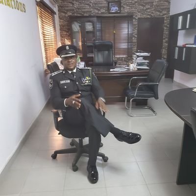 RevolutionNowNg's tweet photo. The @PoliceNG are now a kidnap, torture and detain for ransom syndicate adbucting citizens! Lagos police P R O @prince_muyen sets up a parallel court in his office 24hrs after sabo magistrate court discharged tunde Abass unconditionally #FreeTundeAbass @TUNDEAbass10 #EndSARS https://t.co/fAHqg93Rjp