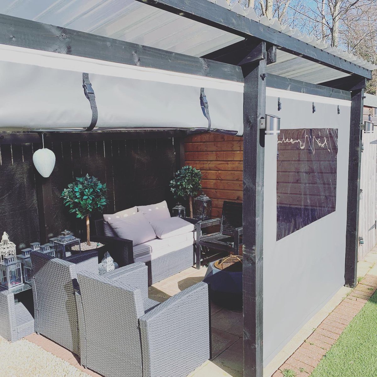 CustomCoversFK's tweet photo. Our renowned pergola side cover rail system roll-up covers. Fully removable &amp; fully waterproof
#Pergola #homeandgarden #garden #tarpaulin #cover #falkirk #Scotland #uk https://t.co/a0kym1kWMQ