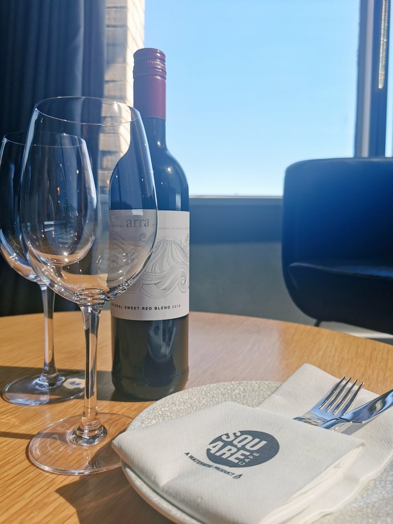 devon_petersen's tweet photo. Arrived in Cape Town and the weather welcomed me with a soft kiss of sunlight..... Then i arrived at @CCHotels and they just showed off😍😍😍

View of Robben Island ✅
Welcome snacks and wine ✅
Sunlight on tap ✅

#capetown #proudlysouthafrican #besthotel #views #hotelliving https://t.co/xprw8BYyBk