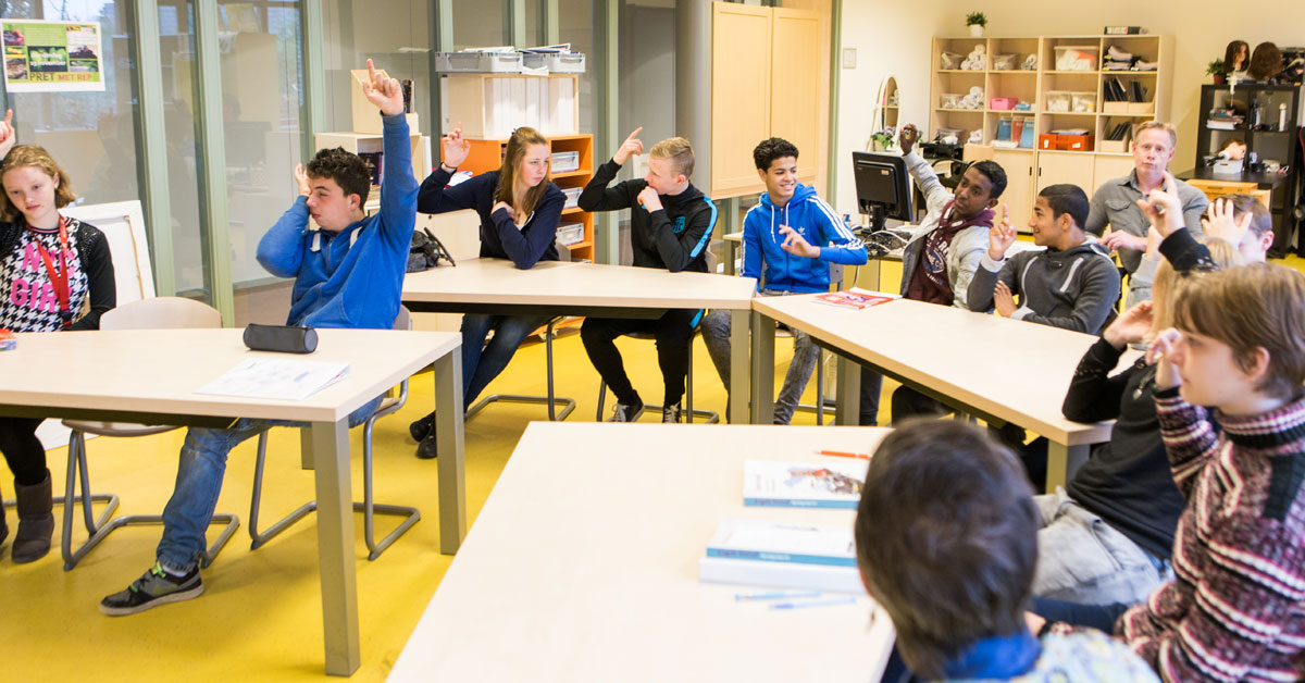 Scholen kunnen t/m 19-4 gebruik maken van een stimuleringsregeling om gezonde relaties en seksualiteit te bevorderen bij kwetsbare leerlingen. MEE kan daarbij ondersteunen met gastlessen en cursussen rond o.a. vriendschap &amp; relaties en loverboys. Kijk op: bit.ly/3vn5nx8