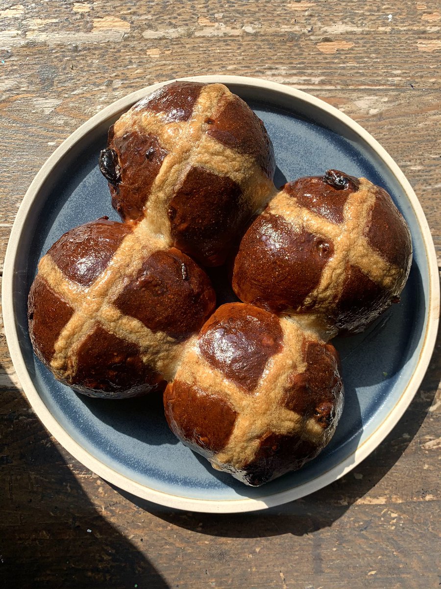 halfcup_'s tweet photo. Andrei has been busy baking up these beautiful hot cross buns 😍 they’ll be available on the counter every morning! Happy Tuesday!  #london #brunch #eeeeeats #pastries #hotcrossbun https://t.co/6C9WdMtZA0