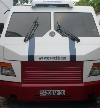 cd_scs's tweet photo. Vous êtes une Banque, vous avez plusieurs agences, la SCS est présente partout en République Démocratique du Congo pour vous garantir le transport sécurisé de vos fonds grâce à ses véhicules blindés. Contact: +243 82 081 0902, E-mail: scsemplois@yahoo.fr https://t.co/sC5kBGjOnz