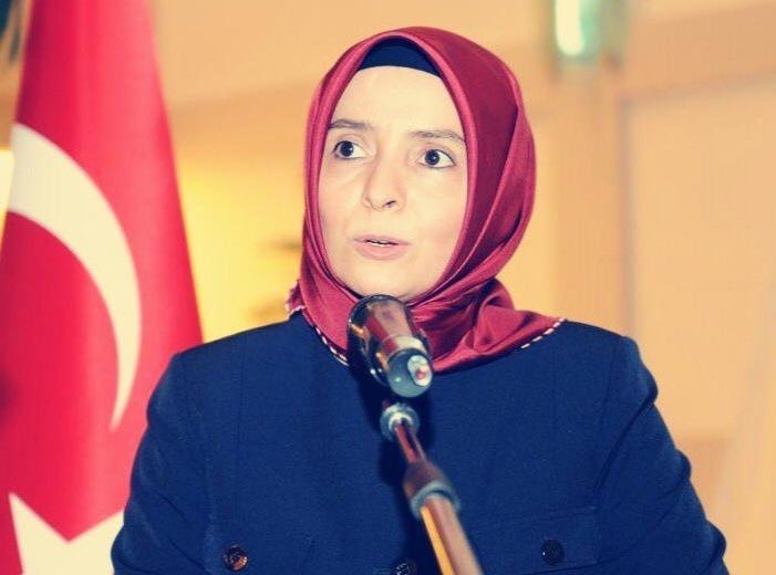 TurkuazEmllak's tweet photo. السفيرة التركية في الكويت السيدة عائشة هلال كويتاك: 
يدخل الإخوة الكويتيون في عداد الأجانب الأكثر شراء للعقارات في #تركيا

 #تركواز_للعقار  #عقار #الكويت 
@ayshehilal #الجنسية_التركية https://t.co/v4ziMvnB5p