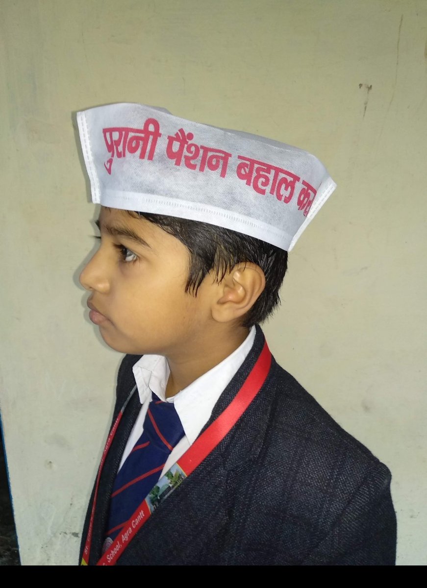 iamspthakur's tweet photo. एक देश, एक संवैधानीक.सबको पेन्शन एक समान #StopPrivatisation 
#NPSनिजीकरणभारतछोडो #NPSनिजीकरणभारतछोड़ो 
#OneNation_OnePension
#RestoreOldPension 
#ops 
#CMYogiAdityanath
#पुरानी_पेन्शन_बहाल_करो 
#समान_काम_समान_पेन्शन 
@PMOIndia https://t.co/aZb2VfrM1t