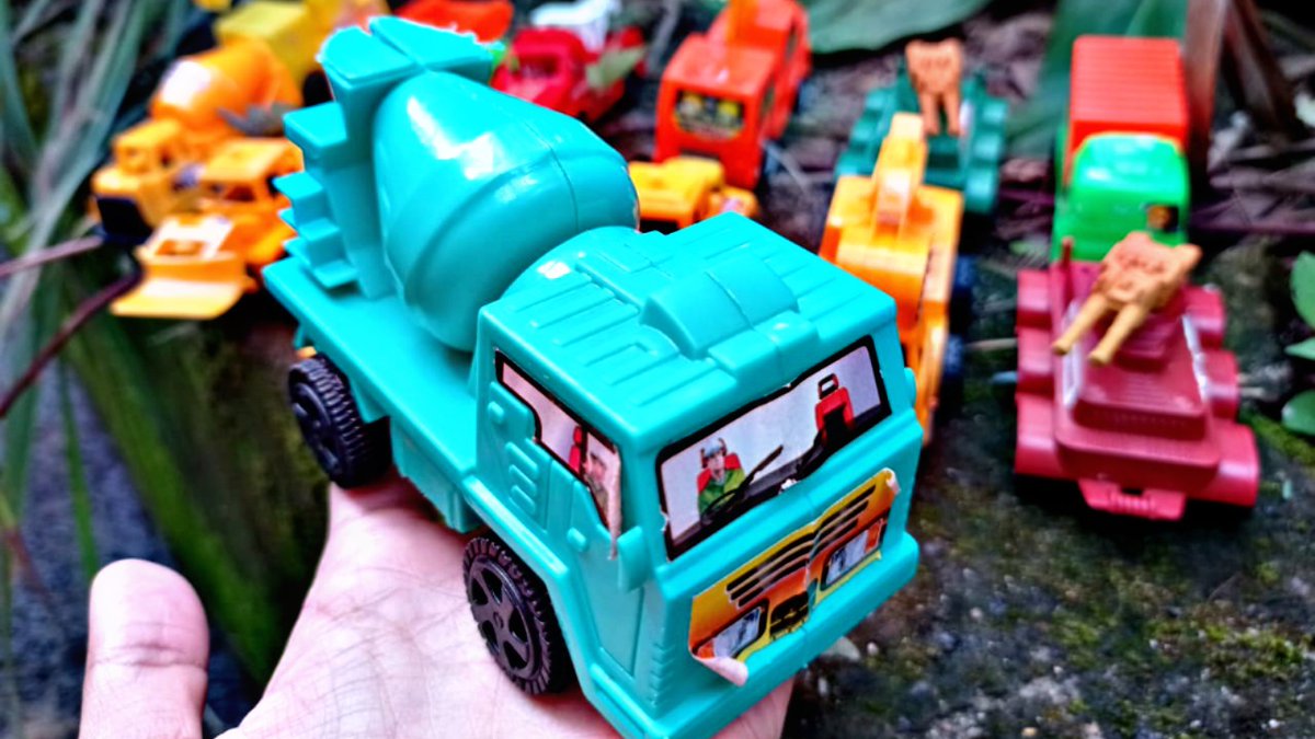 Mencari Mainan Mobil Truk, Mobil Balap, Ambulance, Excavator, Truk Molen, Crane, Bulldozer
#mencarimainan #bulldozer #excavator #beko
👇👇👇
youtu.be/ps96FMA9azA