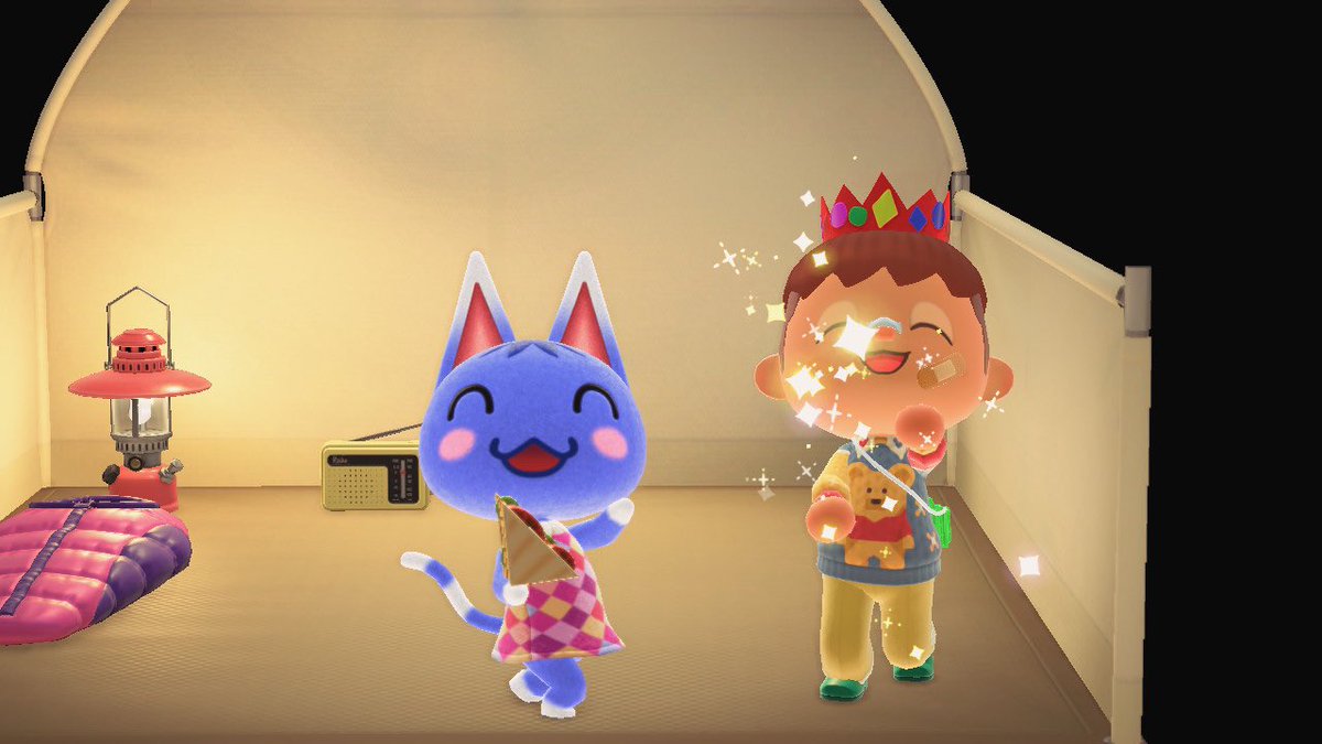 moonreaIm's tweet photo. look who visited our campsite!! https://t.co/3myoq7JYk6