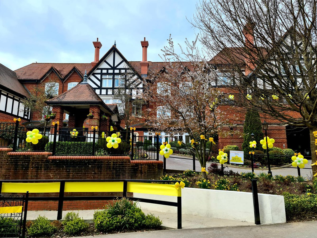 Rebecca61908280's tweet photo. Today is #nationaldayofreflection and @SunriseSrUK of #Purley we have decorated the building inside and out to mark the day. Prior to the minutes silence our GM Tina Dawson planted a yellow rose called golden smiles and this afternoon we have a special tea at the Ritz 💛🌈💛 https://t.co/mFbDttBkTW