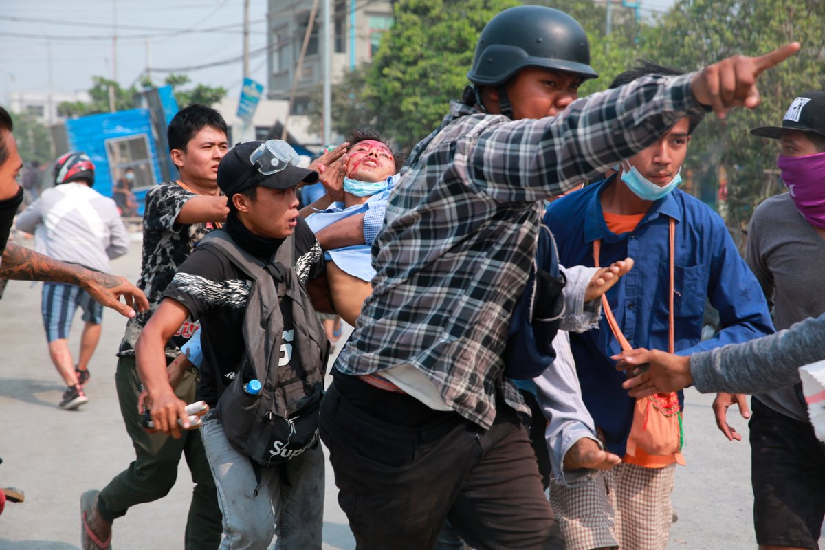 KenRoth's tweet photo. The Myanmar junta keeps killing protesters, but the protesters, with remarkable determination to reverse the coup and build a democracy, keep coming out on the streets. https://t.co/LhUqW2XO3F https://t.co/FhyD9iTRKU