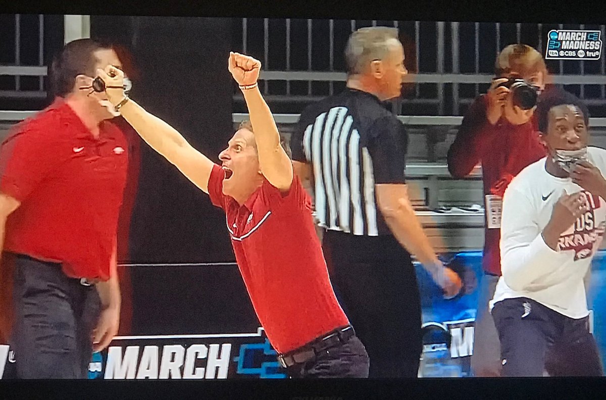 DanyelleSargent's tweet photo. How it started —> How it’s going @RazorbackMBB #WPS https://t.co/eCOaANtgZl