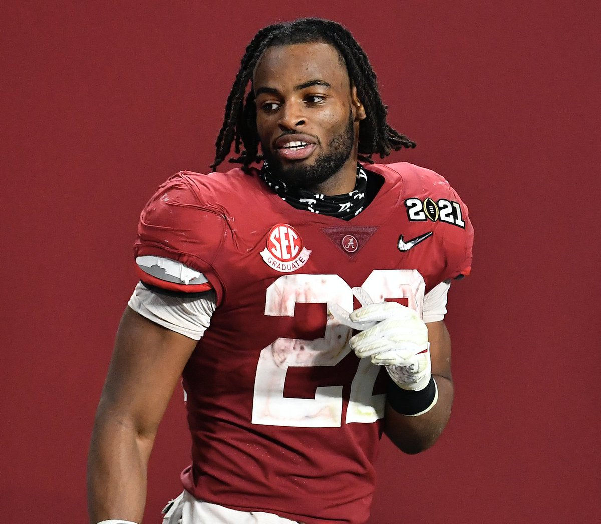 Najee Harris drove NINE HOURS to Alabama’s pro day after his flight got canceled last night, per <a href="/AdamSchefter/">Adam Schefter</a>

Harris isn’t even working out—just supporting teammates.

Wow 👏  <a href="/brgridiron/">B/R Gridiron</a>