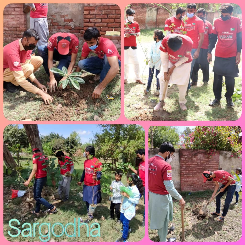 OfficialSareaam's tweet photo. السلام و علیکم
آج #ٹیم_سرعام_سرگودھا کے شاہین جانبازوں نے یوم پاکستان کے موقع پر  وطن کی عظیم مٹی سے عہد وفا کرتے ہوے اپنے اور آنے والی نسلوں کے محفوظ مستقبل کے لیے  پلانٹیشن ایکٹیویٹی کی.
Team Sareaam Sargodha♥️
Pakistan Zindabad🇵🇰
@iqrarulhassan https://t.co/7edTCRP5Qt