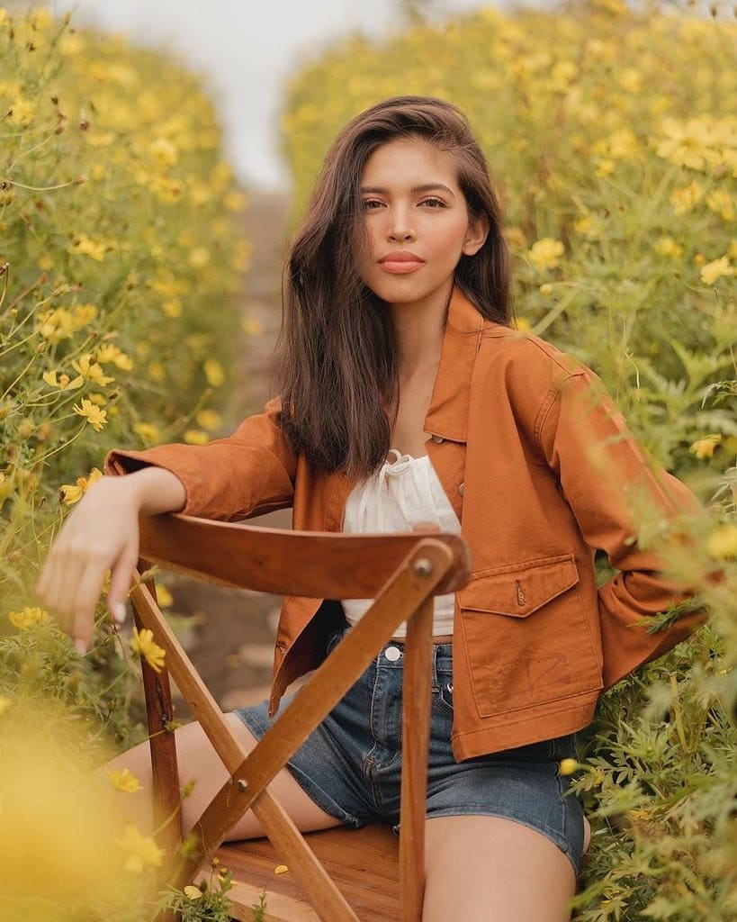 MAiNETrendOFC's tweet photo. #MAINExBENCH
@mainedcm #mainemendoza for #benchsummer2021 πΌ
photos by @charismalico, makeup by @juansarte, hair by @celestetuviera, #styledbymjbenitez, produced by @karenjjardenil βοΈ
Β© @mjbenitez instagram https://t.co/DNCJIQB7KQ
