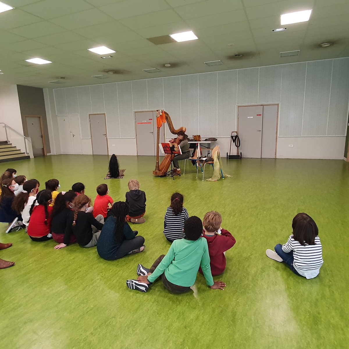 OrchestreOpéraMassy (@orchoperamassy) on Twitter photo Aujourd'hui notre harpiste Frédérique Garnier rend visite aux enfants de l'école Léonard de Vinci de <a href="/villedemassy/">Ville de Massy</a> pour leur présenter son instrument, à travers un joli conte musical !
<a href="/CDEssonne/">Département de l'Essonne</a> Aujourd'hui notre harpiste Frédérique Garnier rend visite aux enfants de l'école Léonard de Vinci de <a href="/villedemassy/">Ville de Massy</a> pour leur présenter son instrument, à travers un joli conte musical !
<a href="/CDEssonne/">Département de l'Essonne</a>