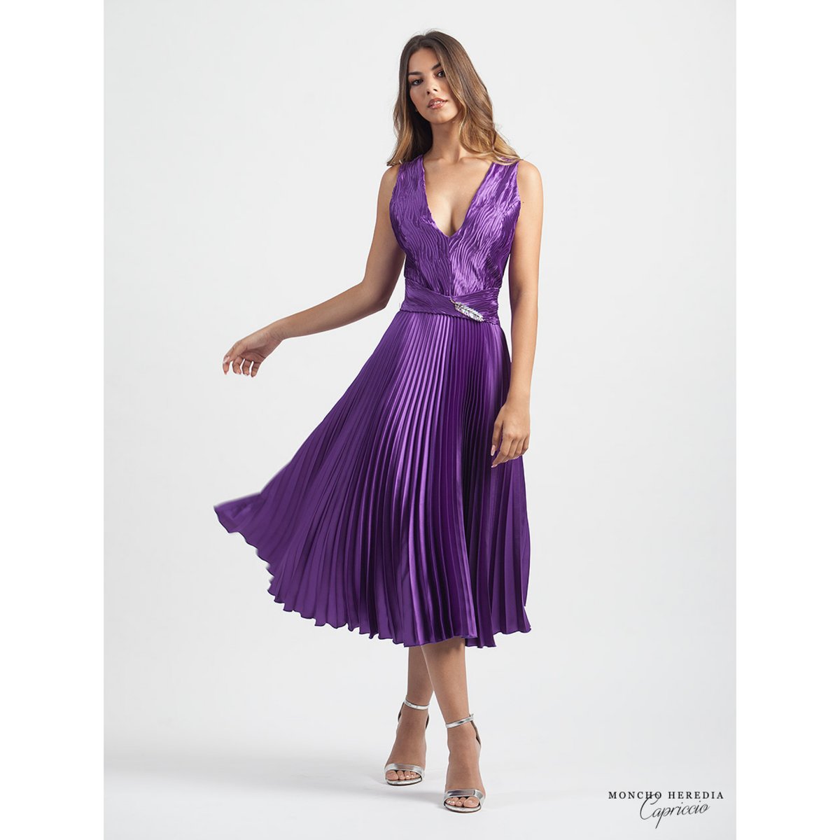 Brillo de satén y vuelo en las faldas. Claves de la nueva colección primavera verano Capriccio. Ya la tienes en nuestra web. Link en bio
#vestido #nuevacoleccion #capriccio #primaveraverano #monchoheredia #pv21 #moda #fiesta #fashion #ss21 #style #instamoda #perfectguest