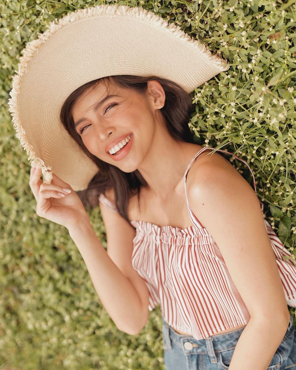 MAiNETrendOFC's tweet photo. #MAINExBENCH
@mainedcm #mainemendoza for #benchsummer2021 πΌ
photos by @charismalico, makeup by @juansarte, hair by @celestetuviera, #styledbymjbenitez, produced by @karenjjardenil βοΈ
Β© @mjbenitez instagram https://t.co/VHVkn1Wqhi