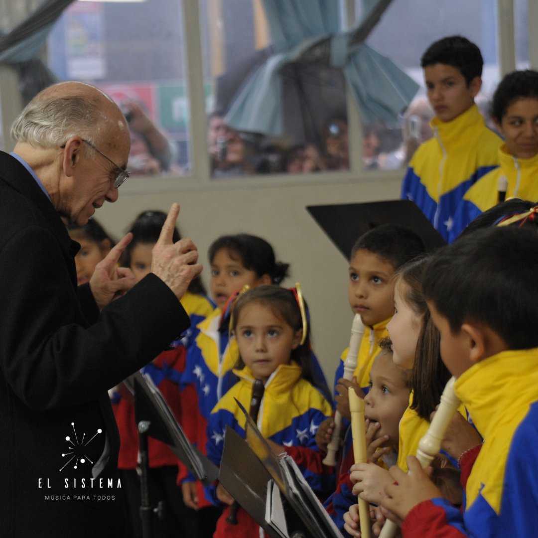 elsistema's tweet photo. Este día, #MaestroAbreu la armonía de las voces e instrumentos se conciertan en gratitud por tu entrañable labor. #MaestroAbreuSomosTodos https://t.co/OyRJg9K6oi