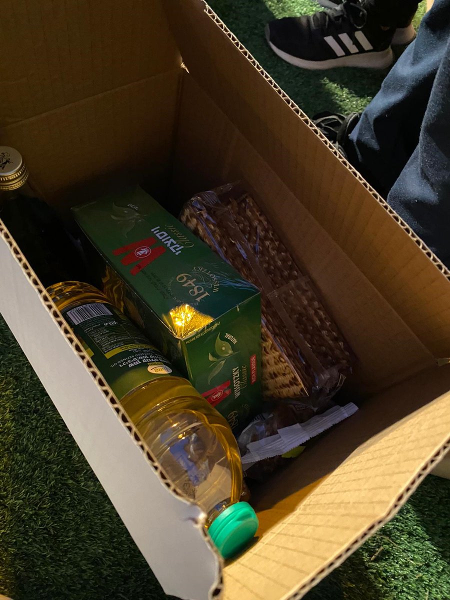 JNFUSA's tweet photo. This year for #Passover, the #MAKOMCommunity prepared food packages to be delivered to hundreds of families in Be'er Sheva.
Now it's YOUR turn to participate in this beautiful Jewish tradition: https://t.co/AOlIWtdD0X
#PoweredByJNF #LoveGrowsInIsrael https://t.co/Ub2aQ4aHgr
