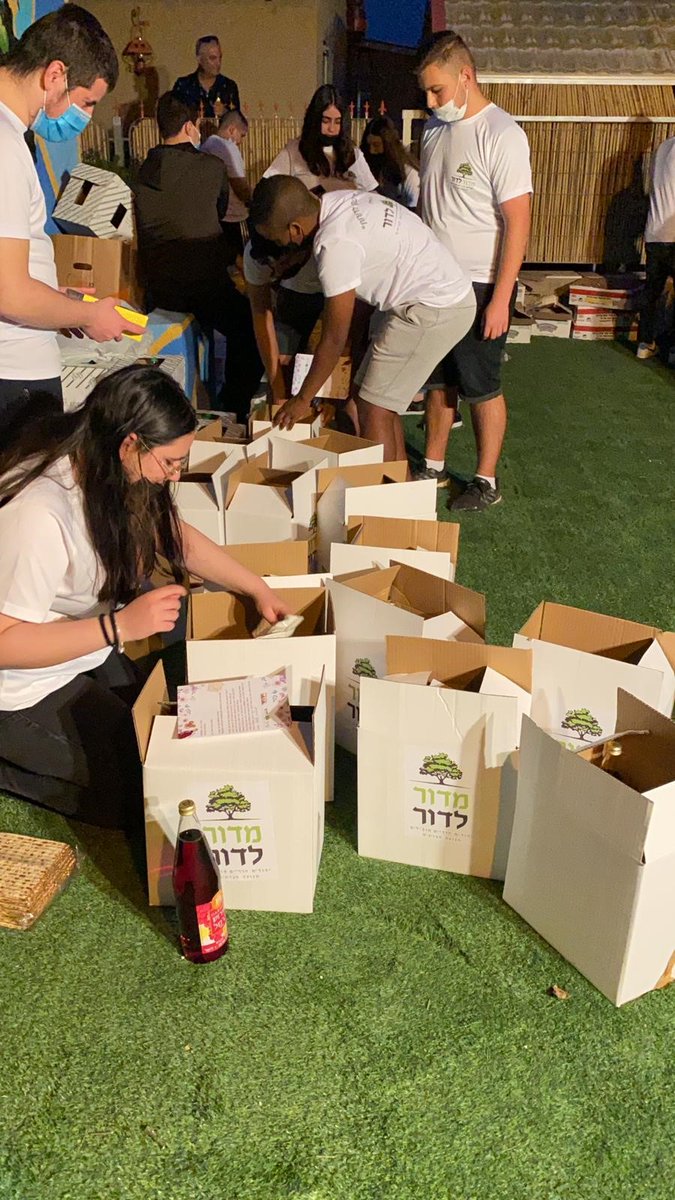 JNFUSA's tweet photo. This year for #Passover, the #MAKOMCommunity prepared food packages to be delivered to hundreds of families in Be'er Sheva.
Now it's YOUR turn to participate in this beautiful Jewish tradition: https://t.co/AOlIWtdD0X
#PoweredByJNF #LoveGrowsInIsrael https://t.co/Ub2aQ4aHgr