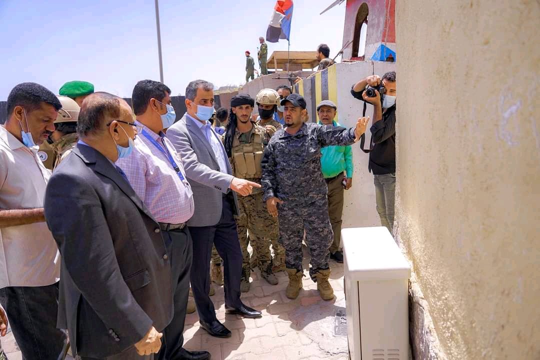 #عدن
المحافظ لملس ووزير النقل بحكومة المناصفة عبد السلام حميد يوجهان بفتح الشوارع ورفع الحواجز الاسمنتية لمطار عدن الدولي.