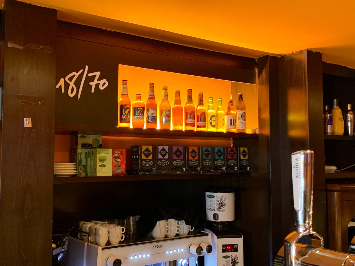 tituloinfo's tweet photo. Disfrutamos decorando de nuevo clientes de hostelería. Hoy concretamente en #mendavia #barchaves #fuerzahosteleria @tituloinfo mejorando imagen de empresa. #rotulos #luminosos #letrascorporeas https://t.co/PoNqg453fO