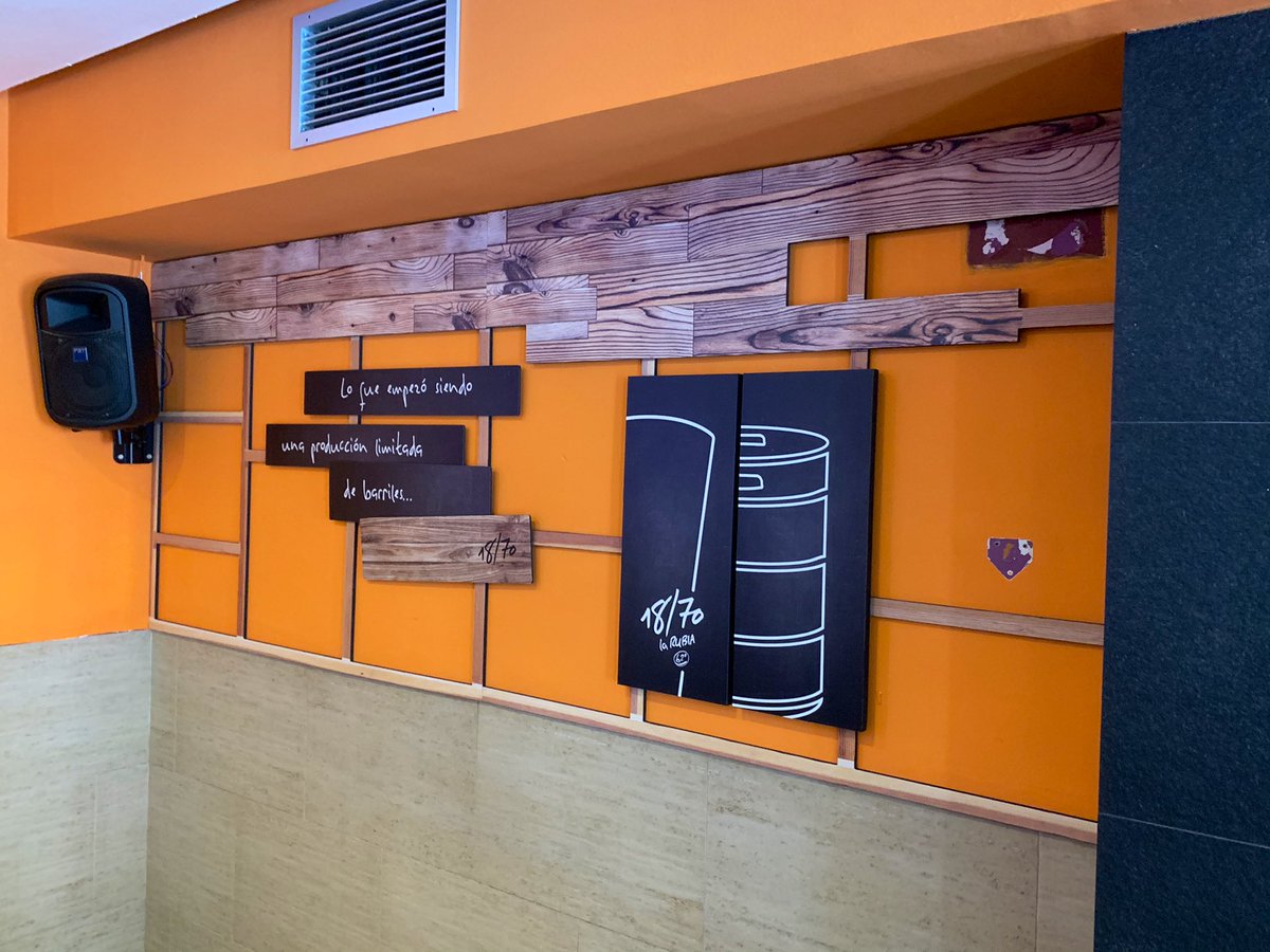 tituloinfo's tweet photo. Disfrutamos decorando de nuevo clientes de hostelería. Hoy concretamente en #mendavia #barchaves #fuerzahosteleria @tituloinfo mejorando imagen de empresa. #rotulos #luminosos #letrascorporeas https://t.co/PoNqg453fO