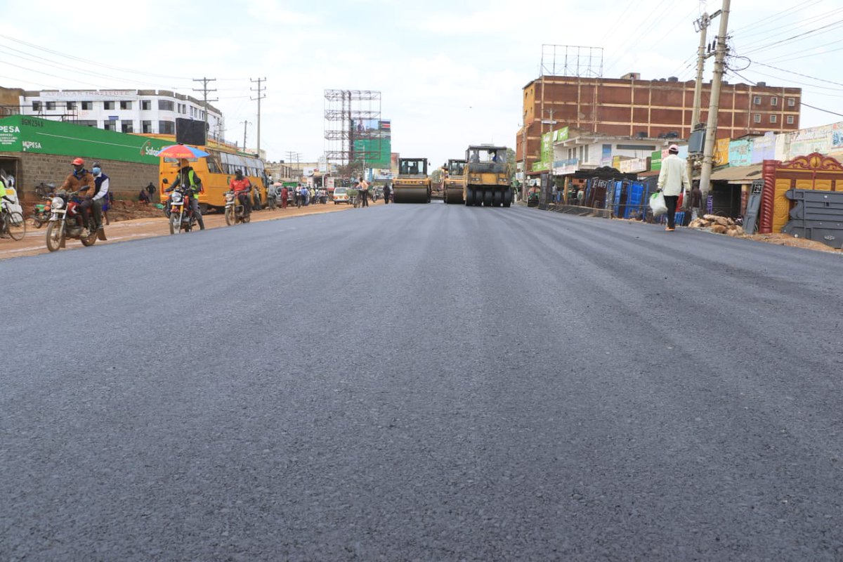 CountyDigitalKe's tweet photo. Devolution is changing counties. The inaugural Kanduyi- Musikoma dual carriageway in Bungoma county, a first of it's kind by @GovWWangamati is taking shape and changing Bungoma town @KenyaGovernors
#DevolutionToday https://t.co/LmYGXZWDOh