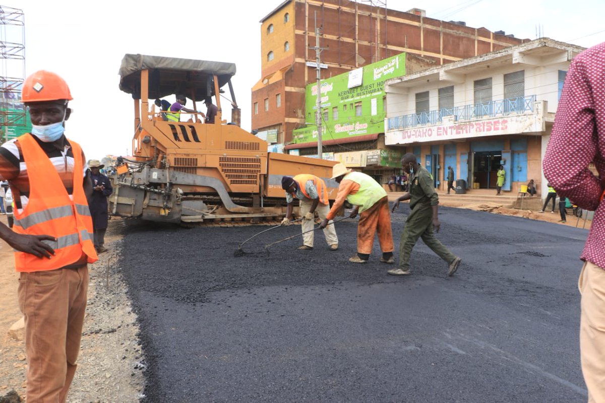 CountyDigitalKe's tweet photo. Devolution is changing counties. The inaugural Kanduyi- Musikoma dual carriageway in Bungoma county, a first of it's kind by @GovWWangamati is taking shape and changing Bungoma town @KenyaGovernors
#DevolutionToday https://t.co/LmYGXZWDOh