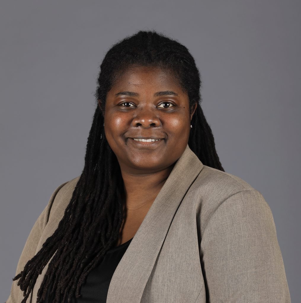 UNCG_AT's tweet photo. As we continue with #NATM2021, I’d like to recognize @laurengriff. Lauren recently completed her doctorate and works directly with @uncgwbb and @UNCGXC. Lauren’s dissertation focused on minorities within Athletic Training Education Programs. Thank you for being a part of our team https://t.co/ub5M0H9lkp